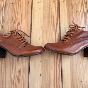 Frye Tan Leather heeled Oxford